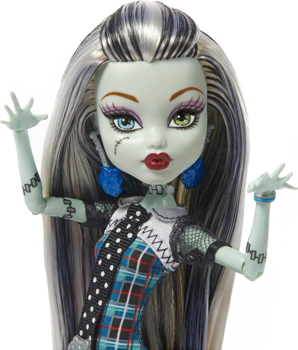 Reproduction Doll with Pet, Display Stand & Accessories L236047